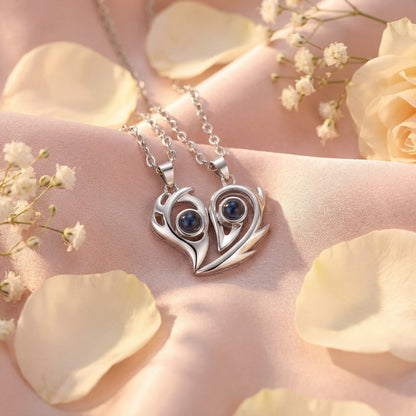 100 Dilde Seni Seviyorum Mercekli Kalpli Sevgili Çift Kolyesi